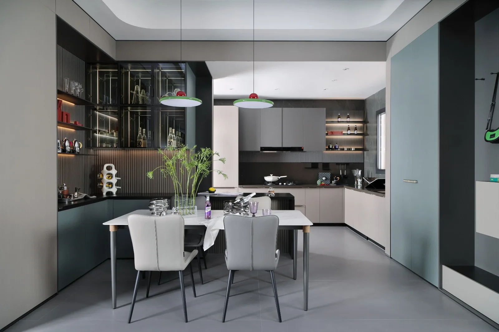 Kitchen & Dining